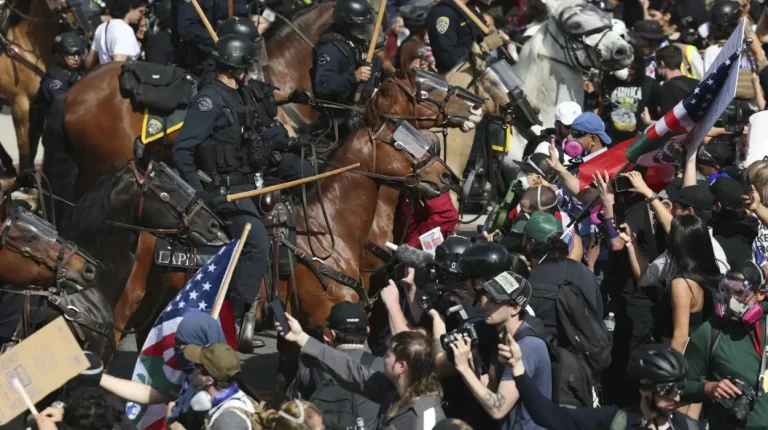 U.S. sees mass turnout for ‘No King’ demonstrations