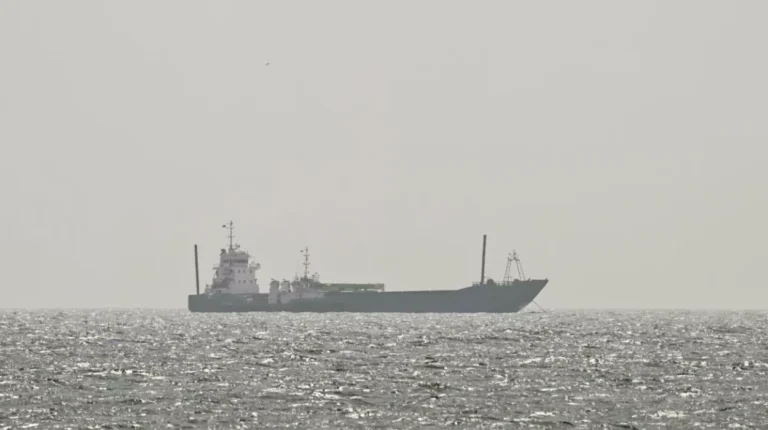 Iran Moves to Ban U.S., Israeli Ships and Charge Others in Hormuz