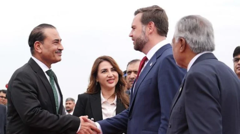 Islamabad's High-Stakes Gamble: Can Vance and Araghchi Bridge US-Iran Divide?