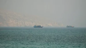 US–Iran War Over Strait of Hormuz Civilian Toll and Gulf Strikes
