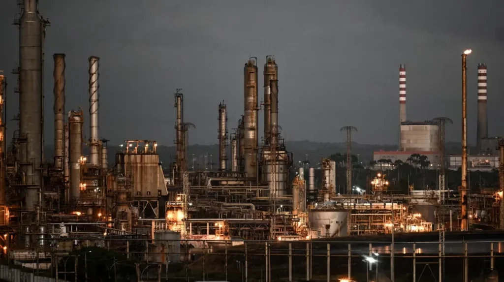 Venezuelan oil is central to Trump’s Russia strategy — but plan has serious limits